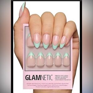 Glamnetic press on nails-Pidtachio crème NIP